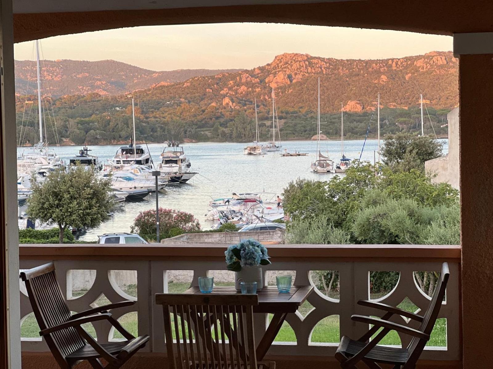 Appartamento Con Vista In Costa Smeralda กันนิโจเน ภายนอก รูปภาพ